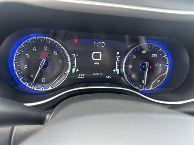 Photo of 2023 Bright White Clearcoat Chrysler Pacifica