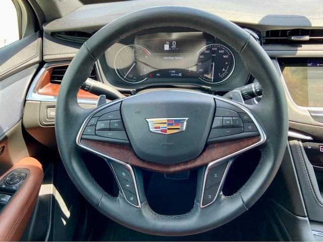 Photo of 2024 Crystal White Tricoat Cadillac XT5