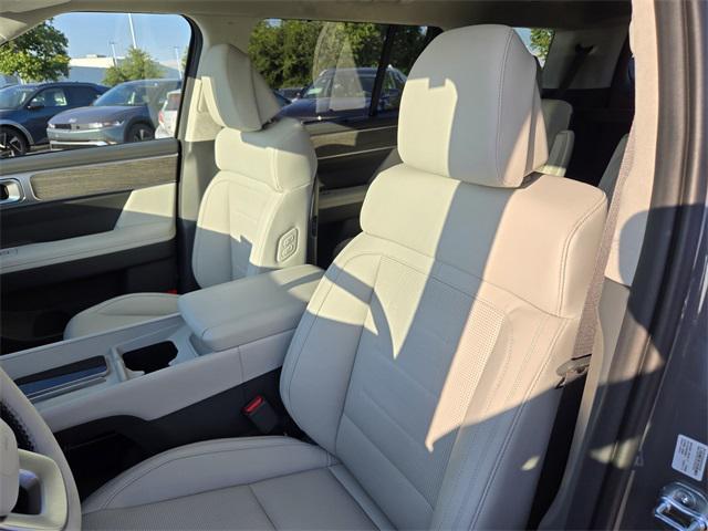 Photo of 2025 Hampton Gray Hyundai SANTA FE HEV