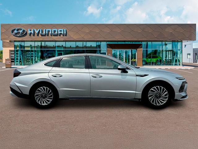 Photo of 2025 Silver Hyundai SONATA Hybrid