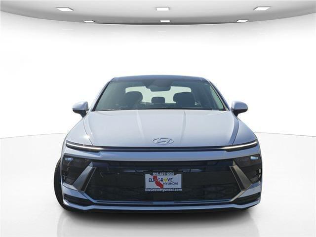 Photo of 2025 White Hyundai SONATA