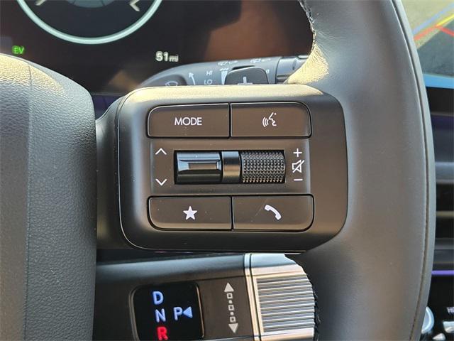 Photo of 2025 Shimmering Silver Hyundai SANTA FE HEV