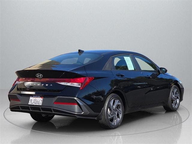 Photo of 2025 Black Hyundai ELANTRA