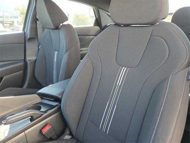 Photo of 2025 Black Hyundai ELANTRA