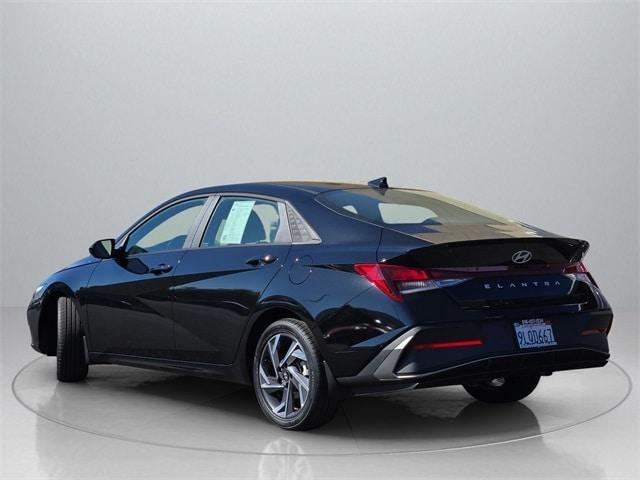 Photo of 2025 Black Hyundai ELANTRA
