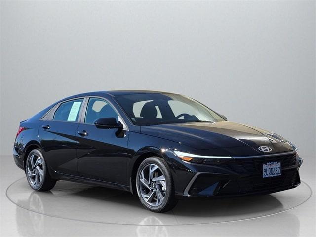 Photo of 2025 Black Hyundai ELANTRA