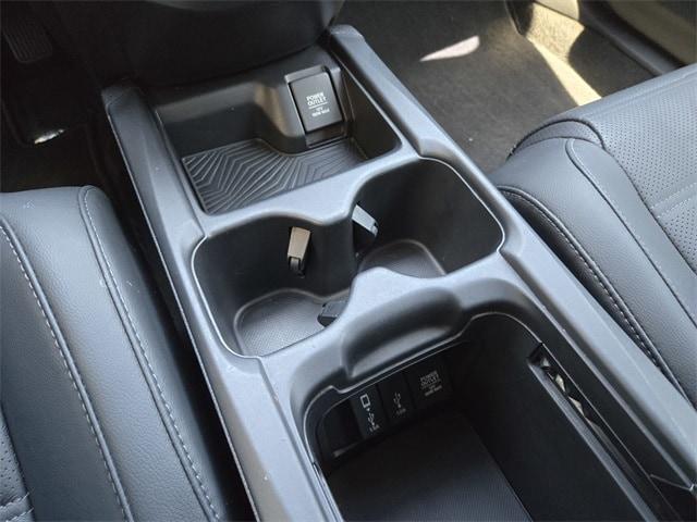 Photo of 2019 White Honda CR-V