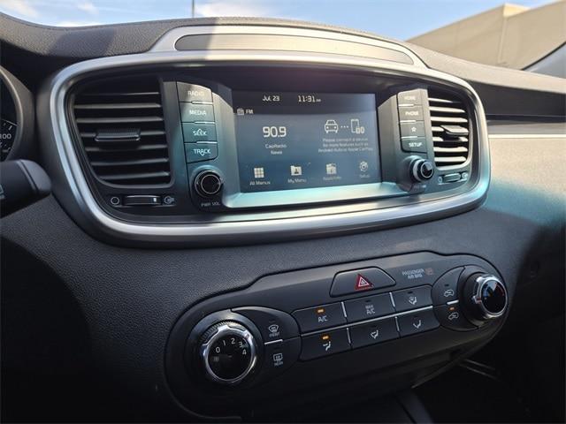 Photo of 2020 Sparkling Silver Kia Sorento