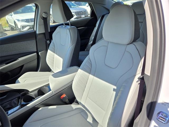 Photo of 2025 White Hyundai ELANTRA HEV