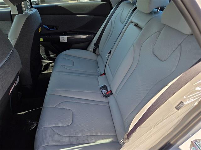 Photo of 2025 White Hyundai ELANTRA HEV