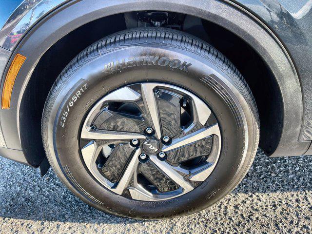 Photo of 2025 Gravity Gray Kia Sportage Hybrid