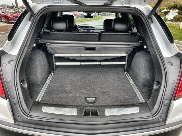 Photo of 2021 Crystal White Tricoat Cadillac XT5