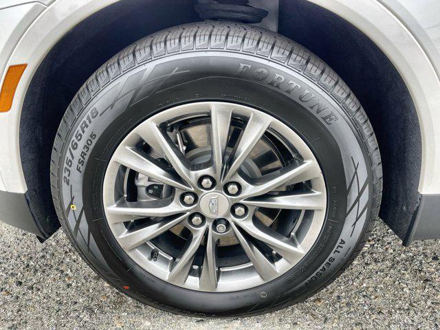 Photo of 2021 Crystal White Tricoat Cadillac XT5