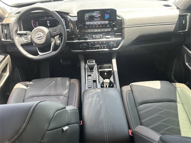 Photo of 2025 Brilliant Silver Metallic Nissan Pathfinder