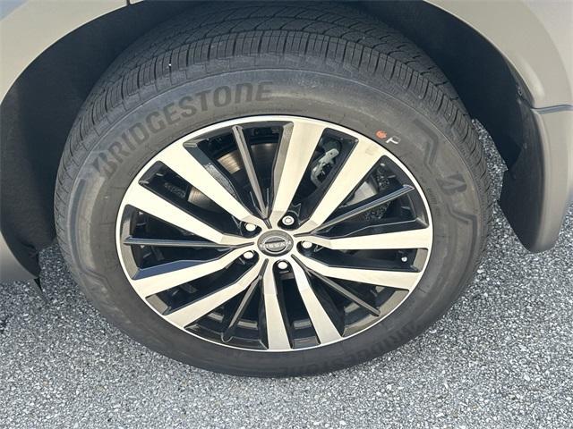 Photo of 2025 Brilliant Silver Metallic Nissan Pathfinder