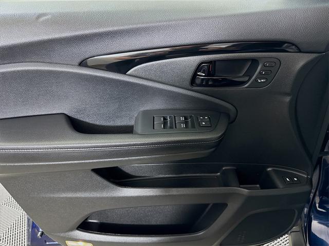 Photo of 2022 Obsidian Blue Pearl Honda Passport