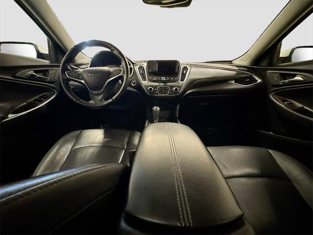 Photo of 2020 Silver Ice Metallic Chevrolet Malibu