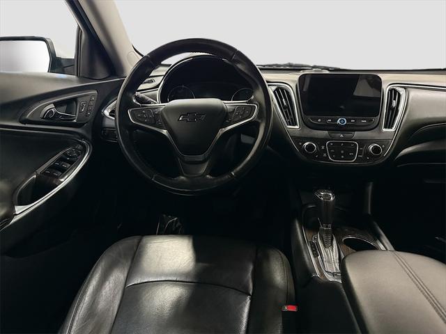 Photo of 2020 Silver Ice Metallic Chevrolet Malibu