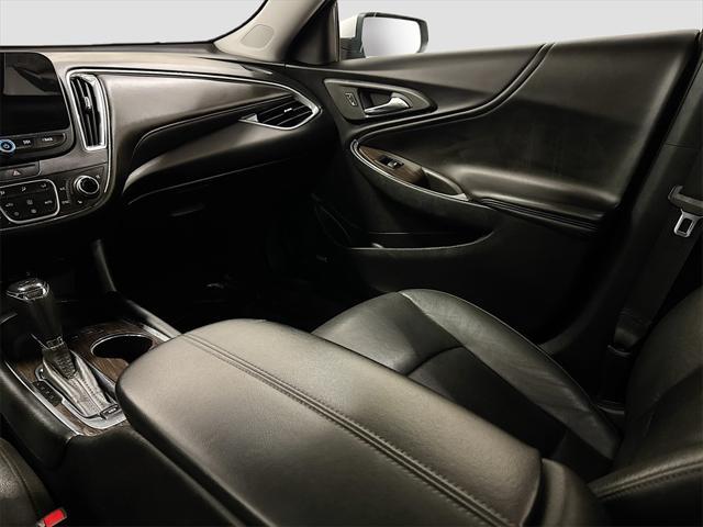 Photo of 2020 Silver Ice Metallic Chevrolet Malibu