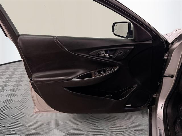 Photo of 2020 Silver Ice Metallic Chevrolet Malibu