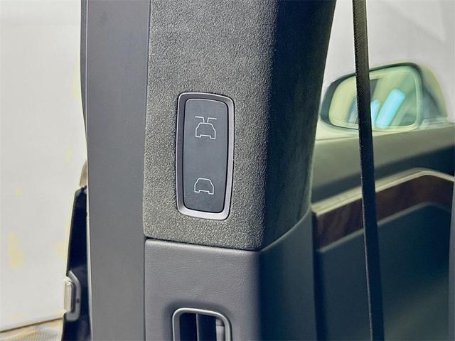 Photo of 2020 Gray Tesla Model X