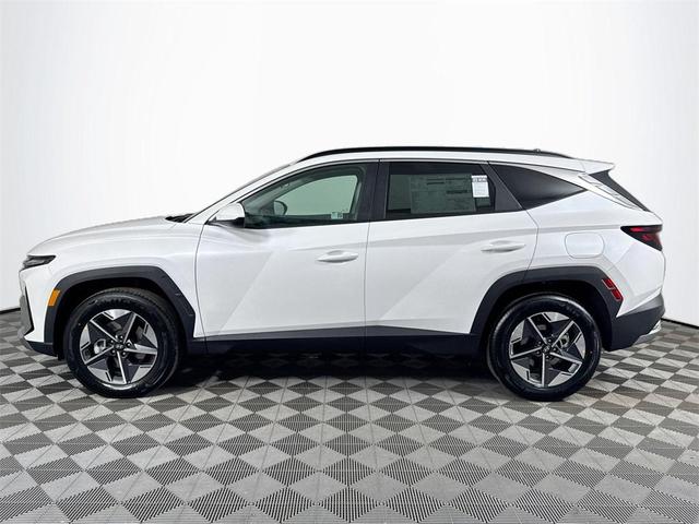 Photo of 2025 White Pearl Hyundai TUCSON