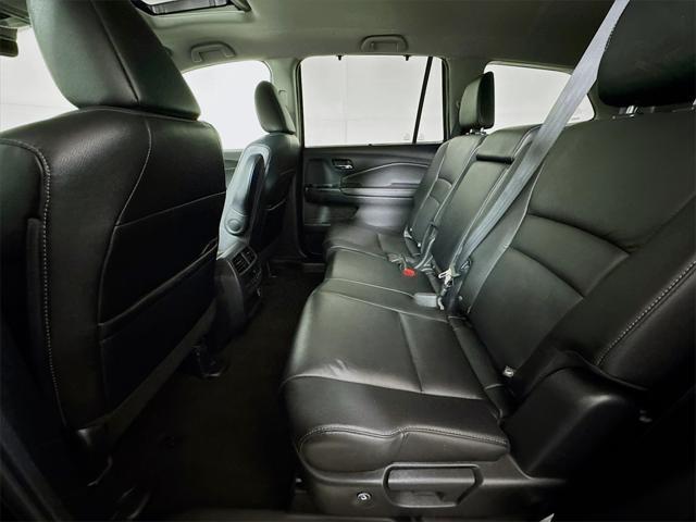 Photo of 2022 Crystal Black Pearl Honda Pilot