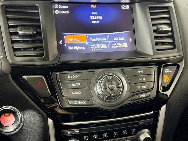 Photo of 2019 Magnetic Black Pearl Nissan Pathfinder