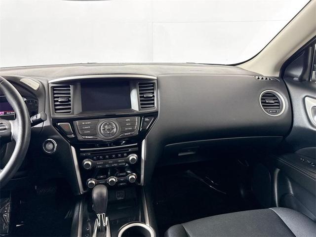 Photo of 2019 Magnetic Black Pearl Nissan Pathfinder