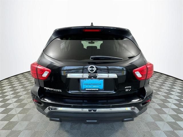 Photo of 2019 Magnetic Black Pearl Nissan Pathfinder