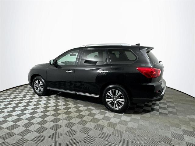 Photo of 2019 Magnetic Black Pearl Nissan Pathfinder