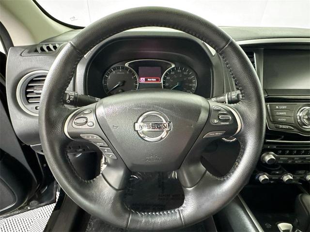 Photo of 2019 Magnetic Black Pearl Nissan Pathfinder