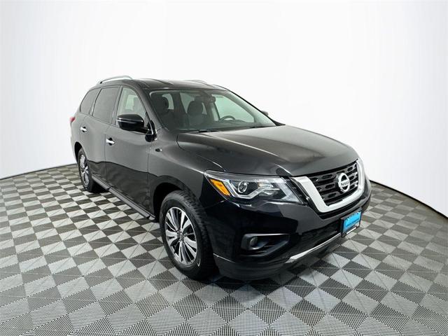 Photo of 2019 Magnetic Black Pearl Nissan Pathfinder