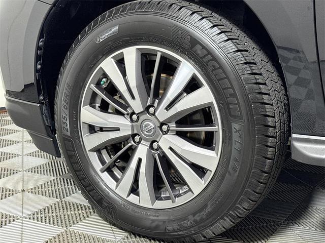 Photo of 2019 Magnetic Black Pearl Nissan Pathfinder