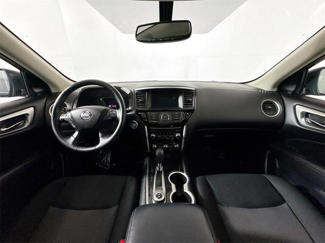Photo of 2019 Magnetic Black Pearl Nissan Pathfinder