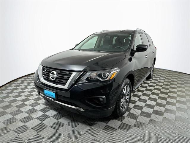 Photo of 2019 Magnetic Black Pearl Nissan Pathfinder