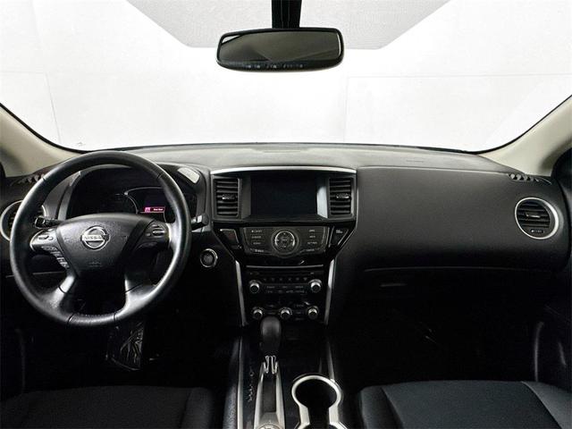 Photo of 2019 Magnetic Black Pearl Nissan Pathfinder