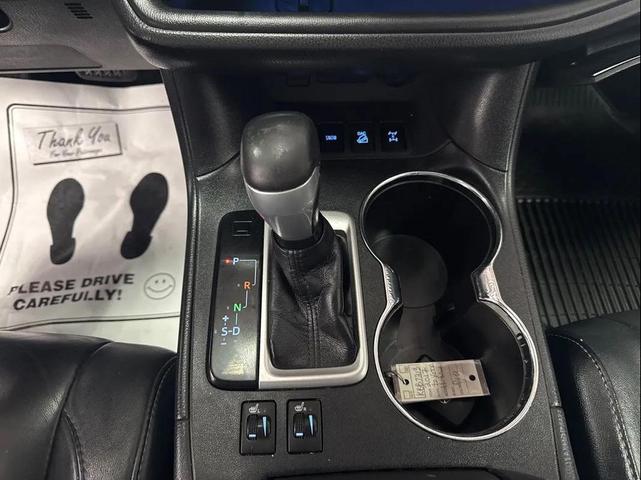 Photo of 2017 Salsa Red Pearl Toyota Highlander