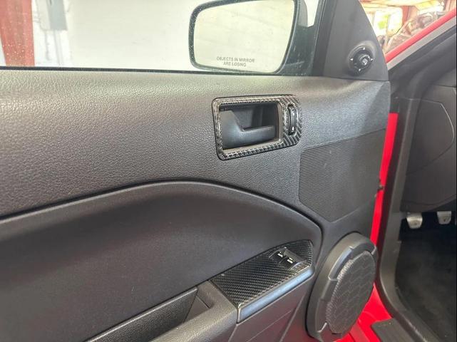 Photo of 2006 Red Ford Mustang