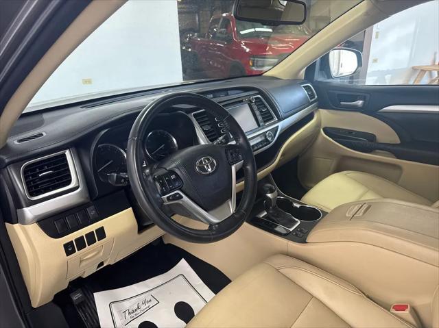 Photo of 2015 Predawn Gray Mica Toyota Highlander