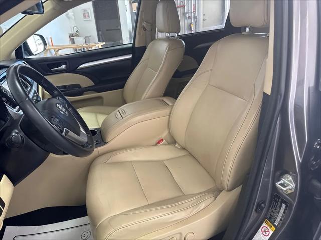 Photo of 2015 Predawn Gray Mica Toyota Highlander