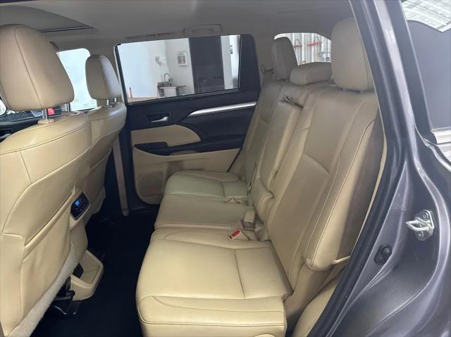 Photo of 2015 Predawn Gray Mica Toyota Highlander