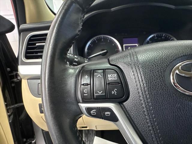 Photo of 2015 Predawn Gray Mica Toyota Highlander