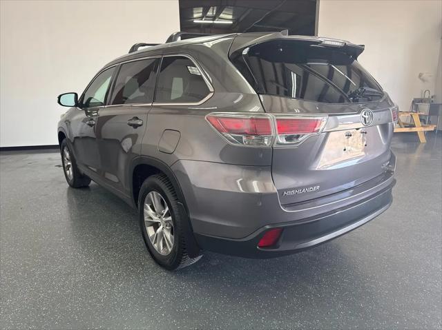 Photo of 2015 Predawn Gray Mica Toyota Highlander