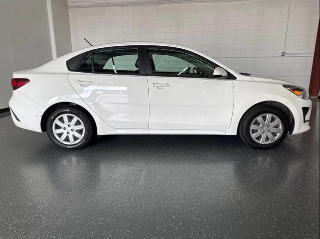 Photo of 2022 Clear White Kia Rio