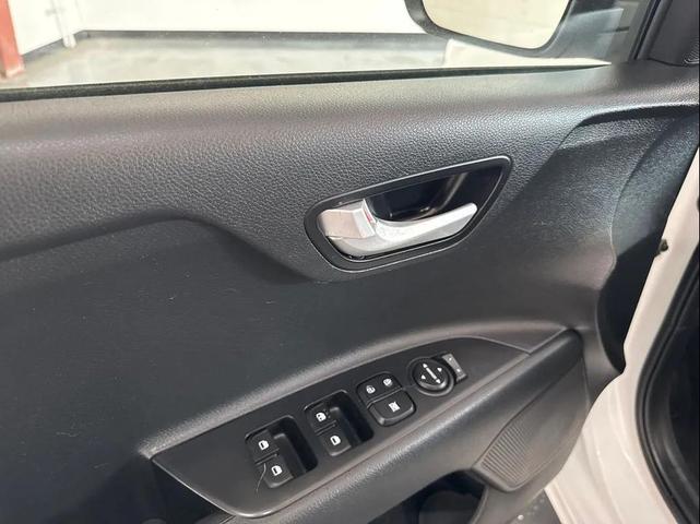 Photo of 2022 Clear White Kia Rio