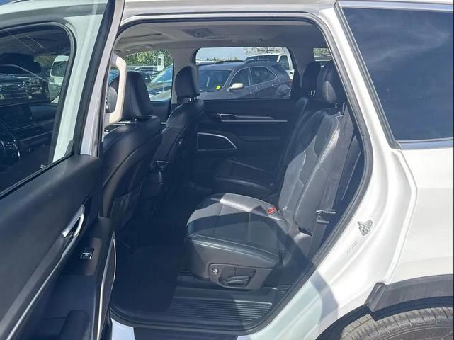 Photo of 2020 Snow White Pearl Kia Telluride