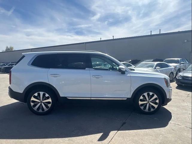 Photo of 2020 Snow White Pearl Kia Telluride