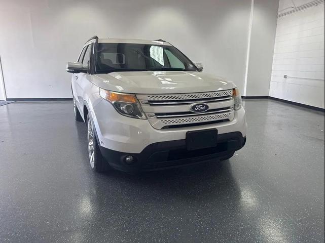 Photo of 2015 White Platinum Metallic Tri-Coat Ford Explorer