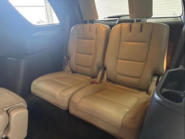 Photo of 2015 White Platinum Metallic Tri-Coat Ford Explorer